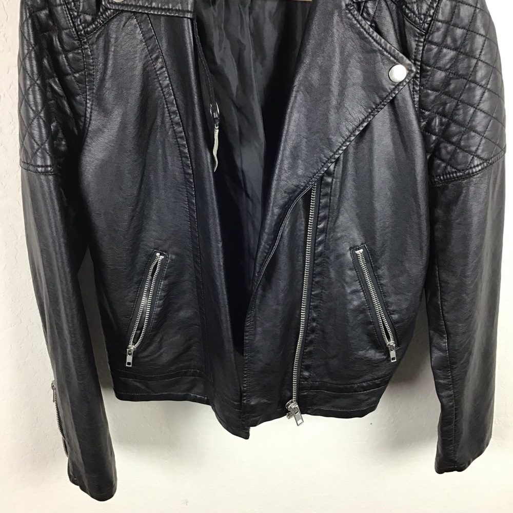 Forever 21 Faux Leather Jacket M Black Moto Biker Zip Up Coat Women’s - Picture 3 of 10